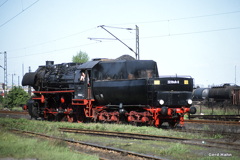 52 8168-8 holte auch am 01.05.1990 ihre (Heiz) Kohlen noch mit eigener 